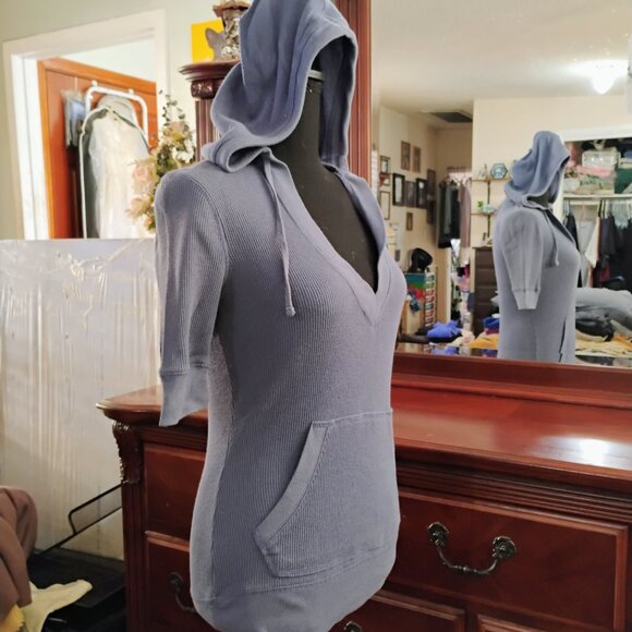 Blue Short Sleeve Knitted V-Neck Hoodie with Front Pocket - Picture 4 of 6